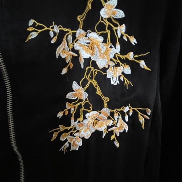 Silky Bomber with charming embroidery size 6 - Picture 7 of 8